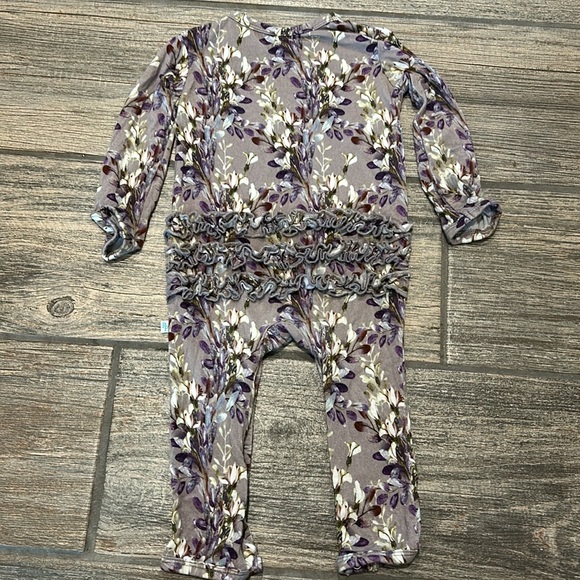 Posh Peanut Long Sleeved Ruffled Romper - Picture 4 of 5